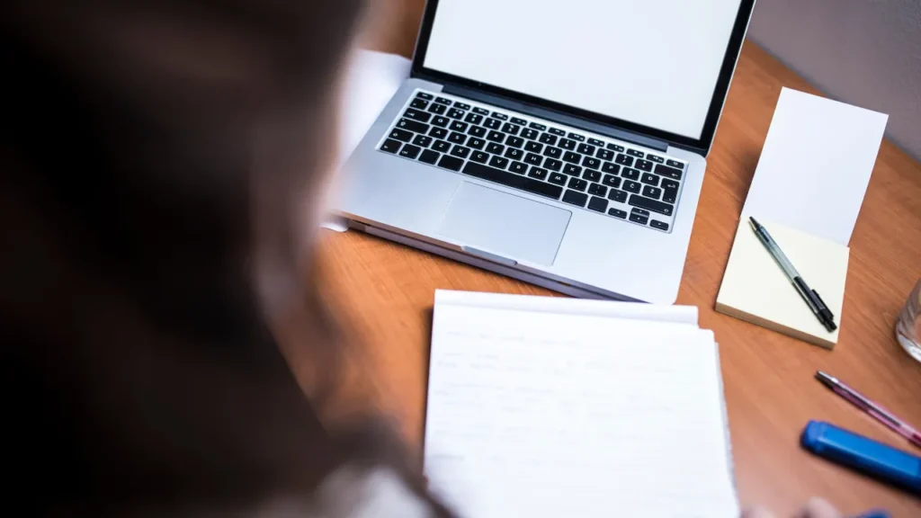 Como os benefícios de ter um diploma superior
