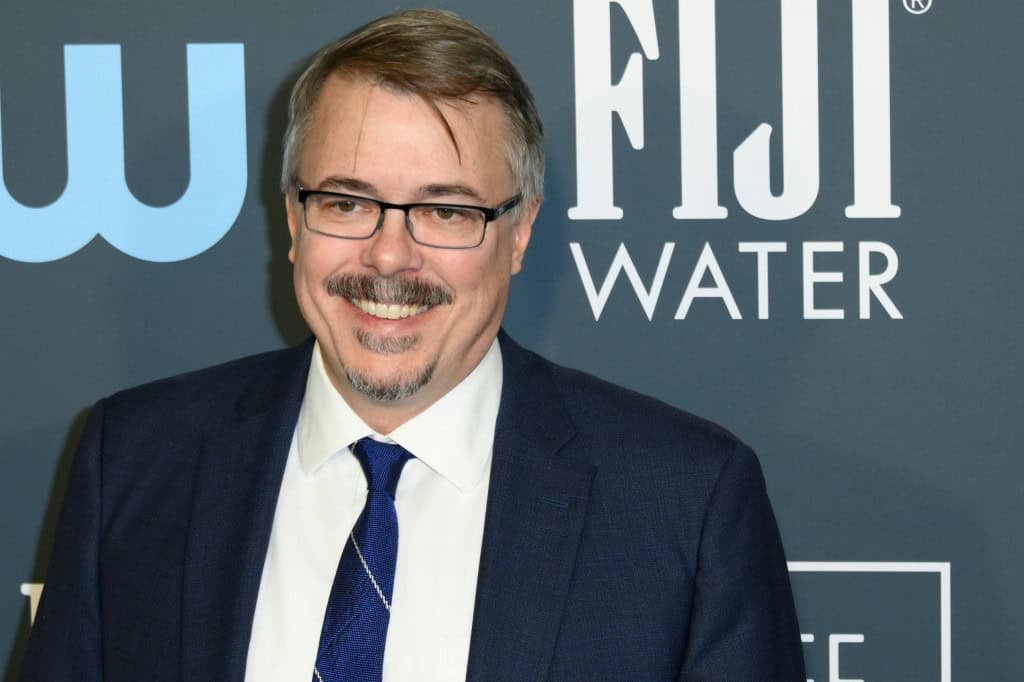 Apple TV+ anuncia Pluribus, série de Vince Gilligan com estreia marcada para novembro - Imagem do artigo original