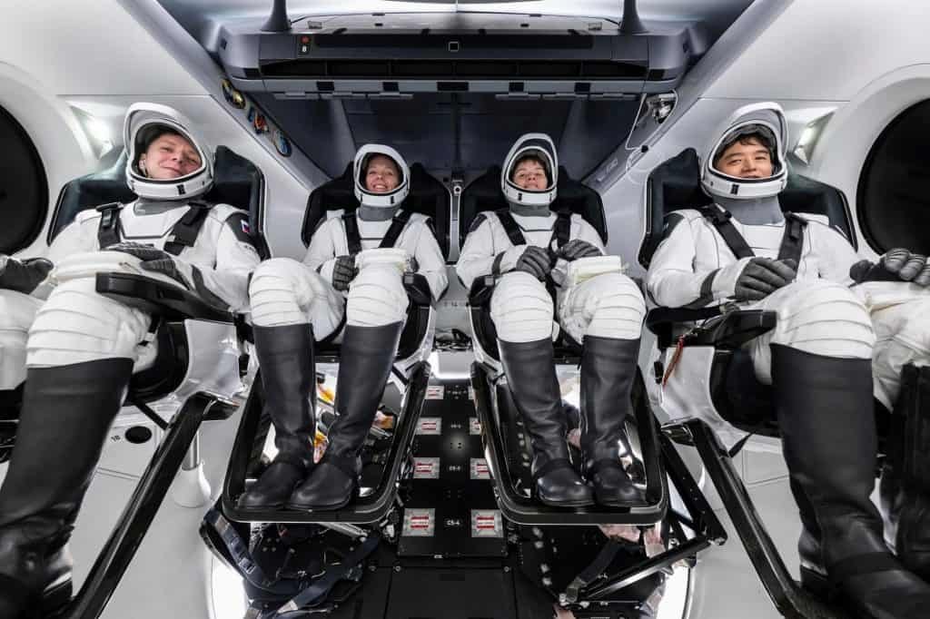 Missão SpaceX Crew-10 conclui 145 dias na ISS e retorna com pouso no Pacífico - Imagem do artigo original