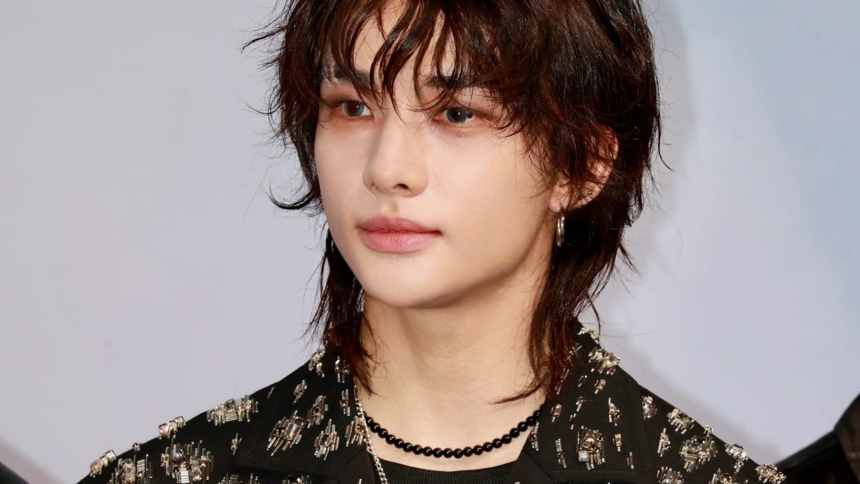 Capinha floral de celular: Hyunjin, do Stray Kids, revela o acessório que o acompanha na turnê - Imagem do artigo original