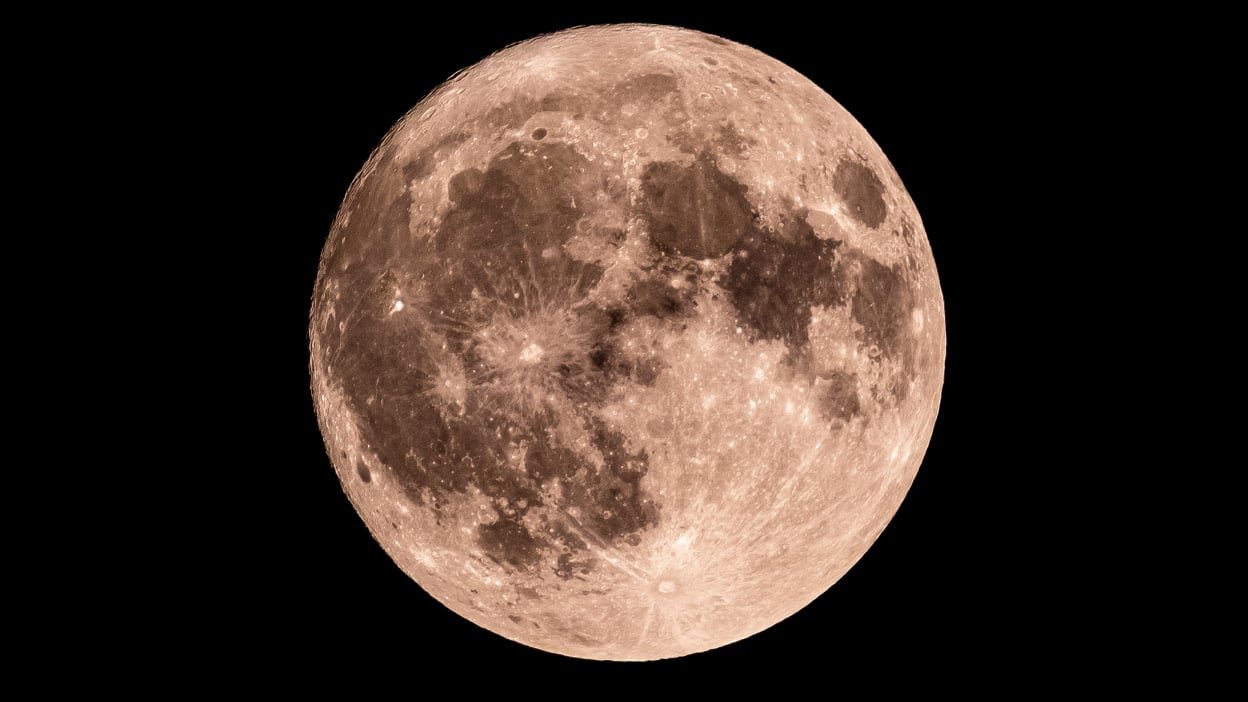 Fase da Lua hoje: Lua Gibosa Crescente ilumina 69% do céu em 3 de agosto de 2025 - Imagem do artigo original