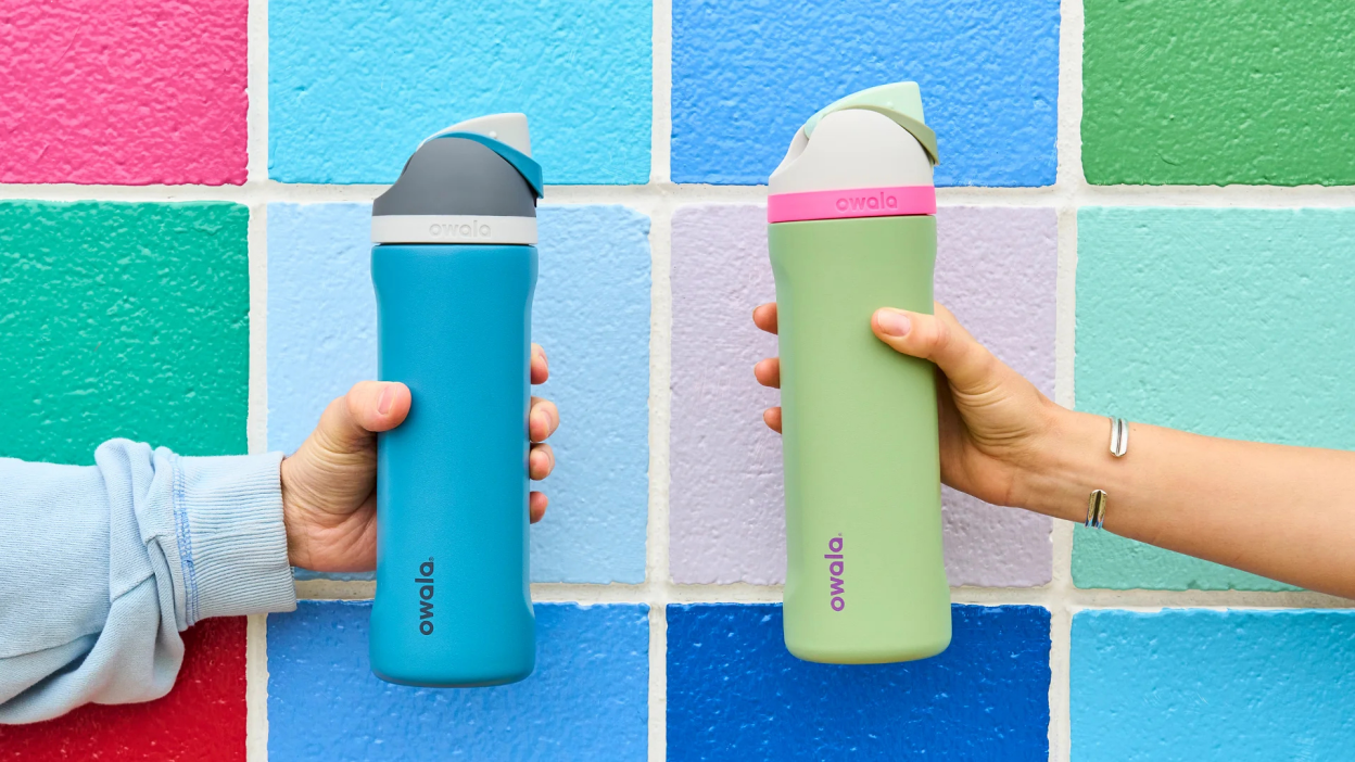 Owala anuncia 20% de desconto em toda a linha de garrafas FreeSip e acessórios - Imagem do artigo original