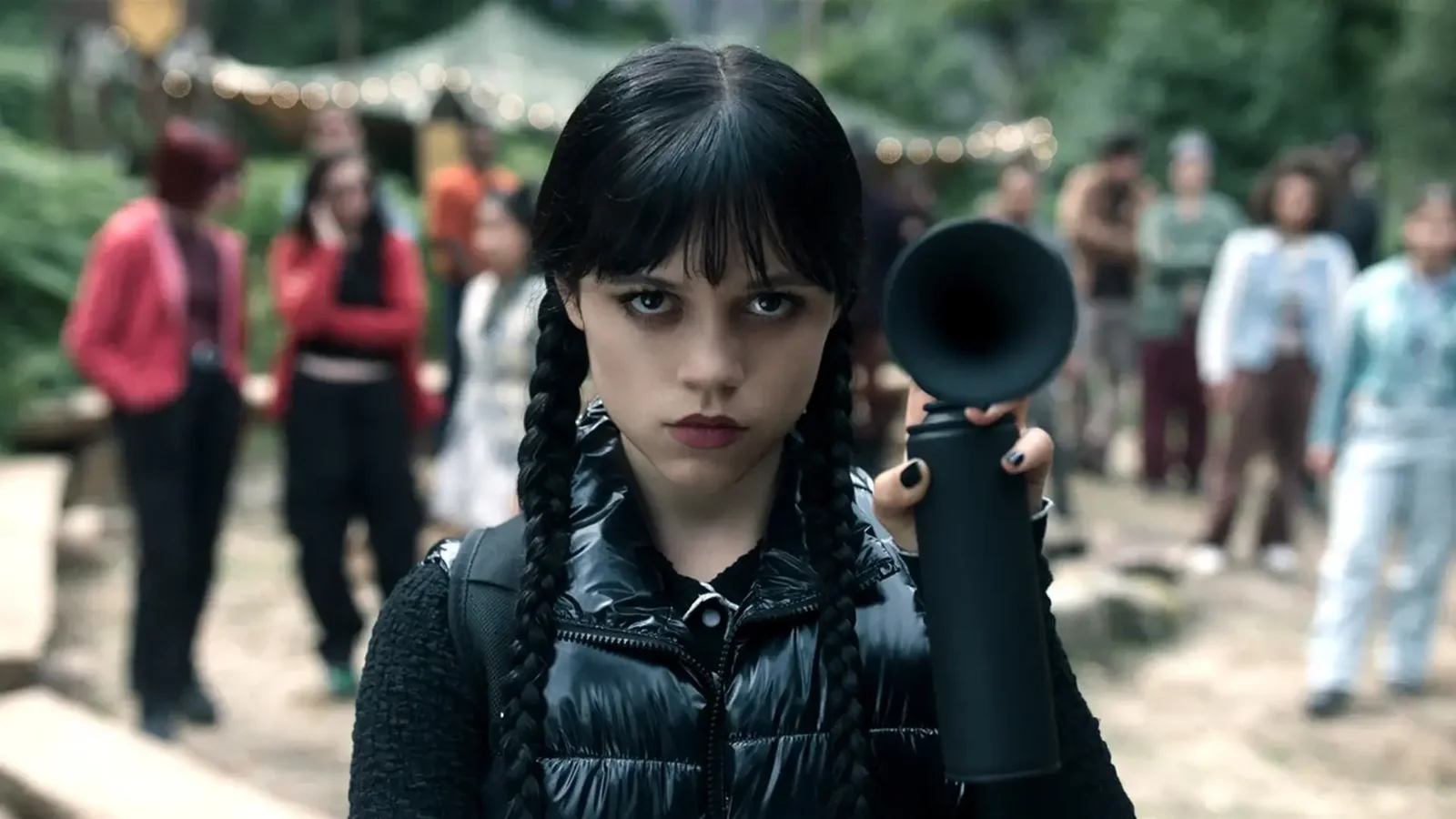 Feioso ganha poderes elétricos na 2ª temporada de Wandinha; veja o que muda na série - Imagem do artigo